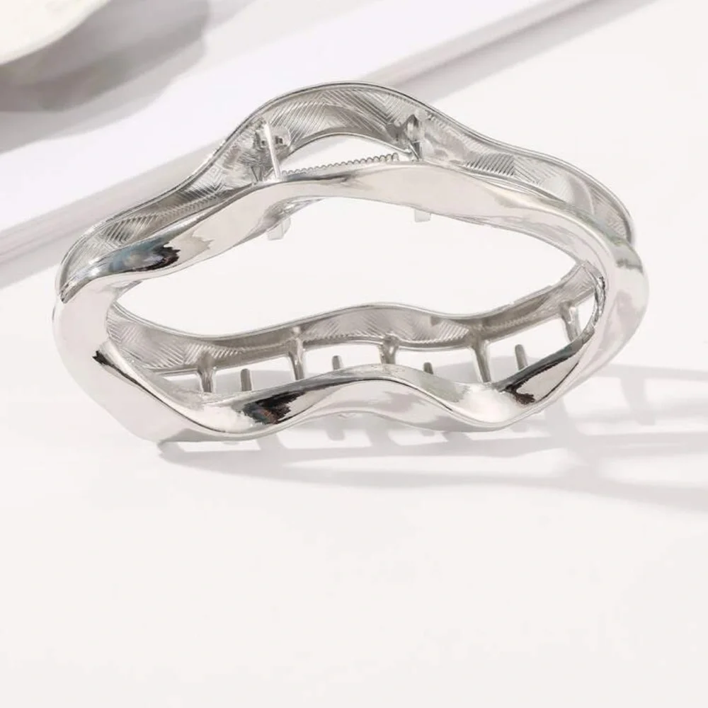 1pc Plain Hollow Metal Hair Claw , Internal Texture Is Random)
